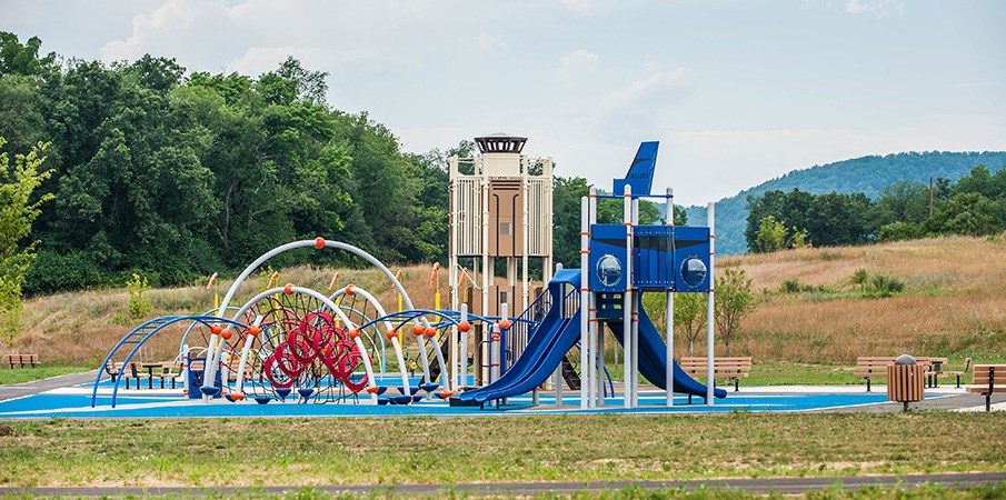 公園戶外游戲設(shè)施實(shí)物圖
