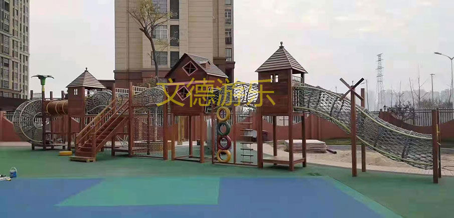 小區(qū)木質組合滑梯實物圖