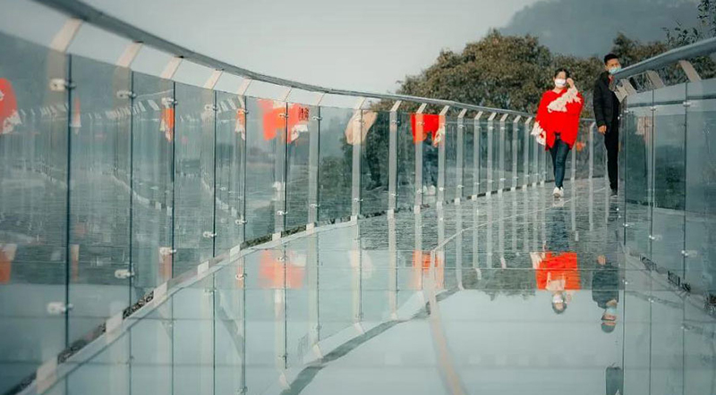 大型網(wǎng)紅戶(hù)外游樂(lè)設(shè)備圖片